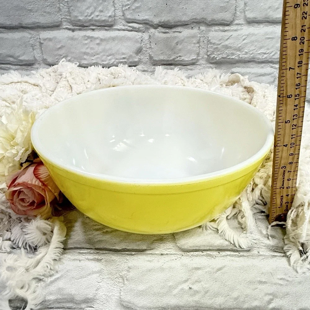 Vintage Pyrex Bowl #404 Yellow Milk Glass Primary Color 4Qt  Mixing Nesting Bowl